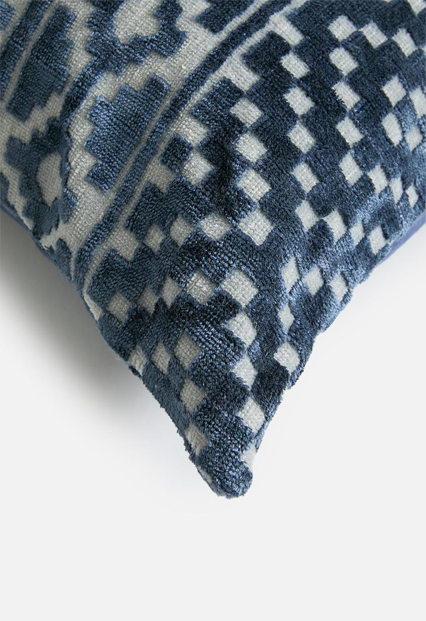 SF Collection - Alvya cushion cover w feather inner- navy blue