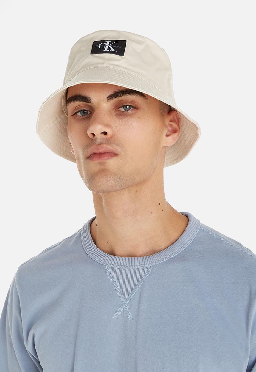 Calvin Klein - Mono logo patch bucket hat- classic beige