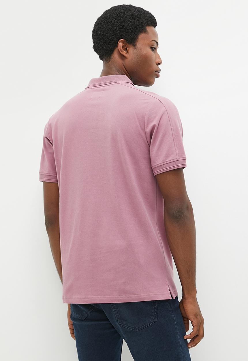 GUESS - Short sleeve logo on sleeve polo - blush mauve