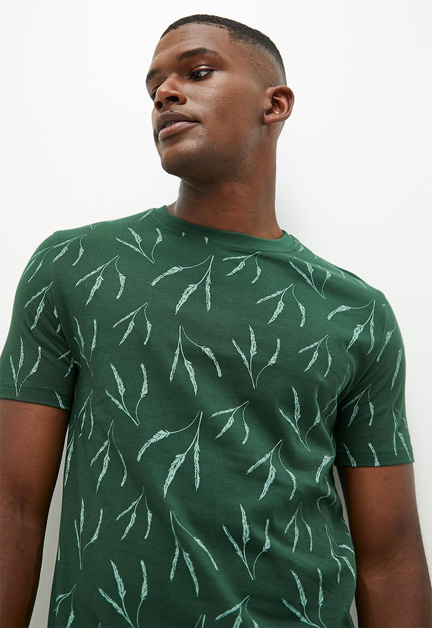 Superbalist - Feather print aop tee - green