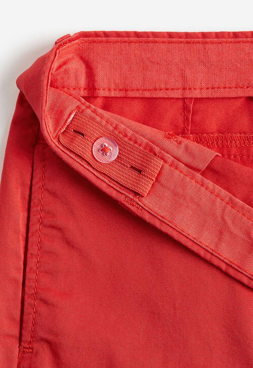 H&M - Cotton chino shorts - bright red 