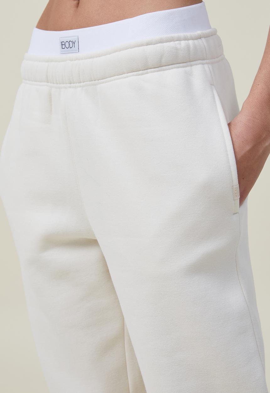 Cotton On - Plush Essential Gym Trackpant - Coconut Milk