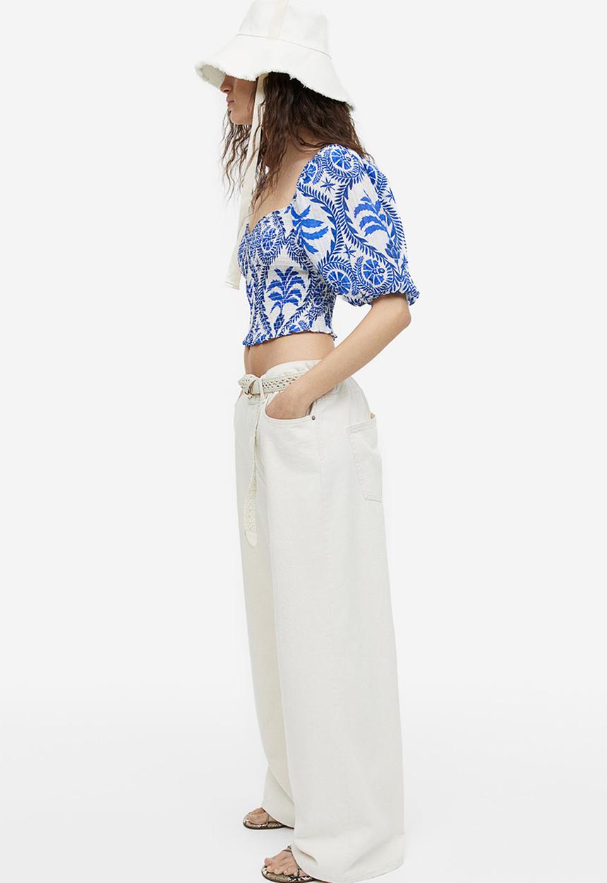 H&M - Smocked top - white blue patterned 