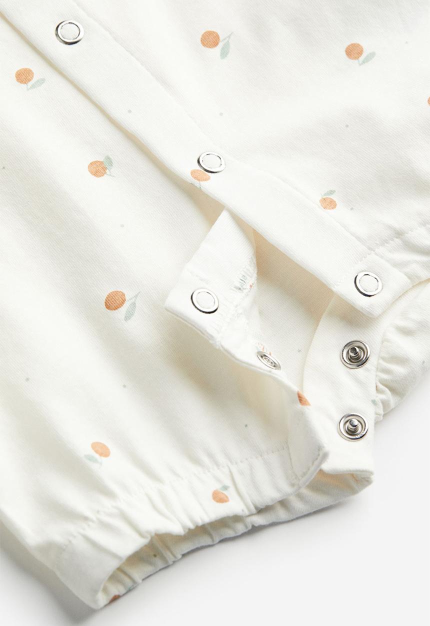 H&M - Patterned romper suit - cream/peaches