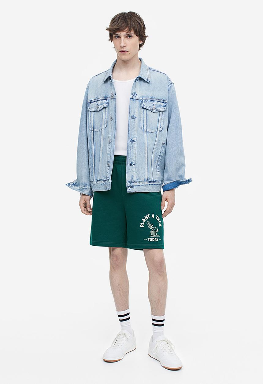H&M - Relaxed fit printed sweat shorts - dark green snoopy