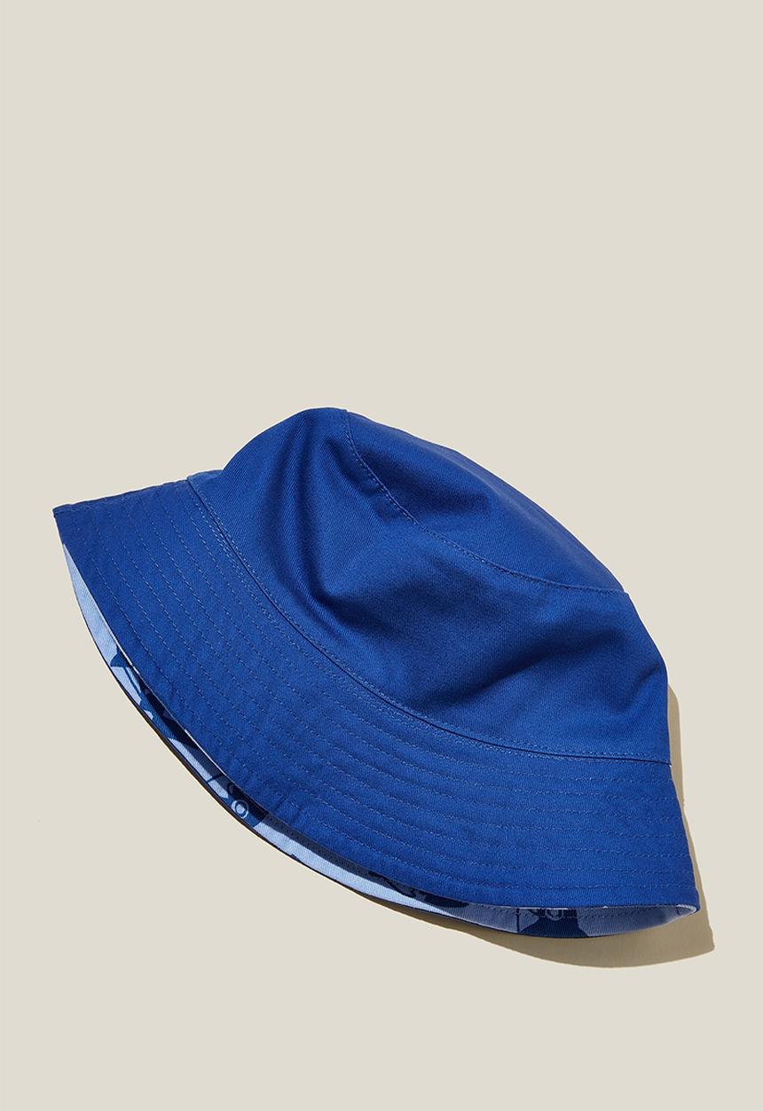 Cotton On - Kids reversible bucket hat - hungry shark/retro blue