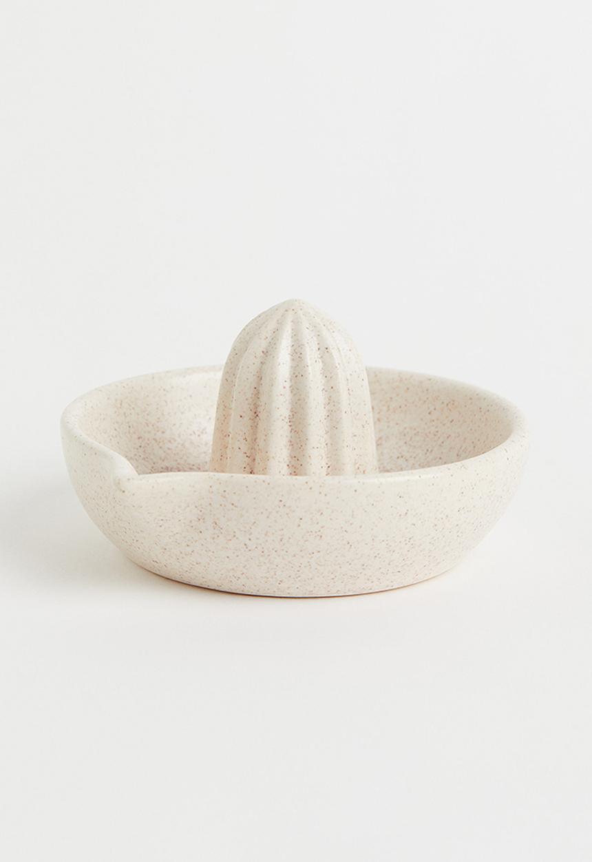 H&M - Stoneware citrus juicer - beige