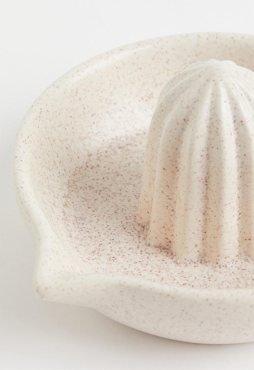 H&M - Stoneware citrus juicer - beige