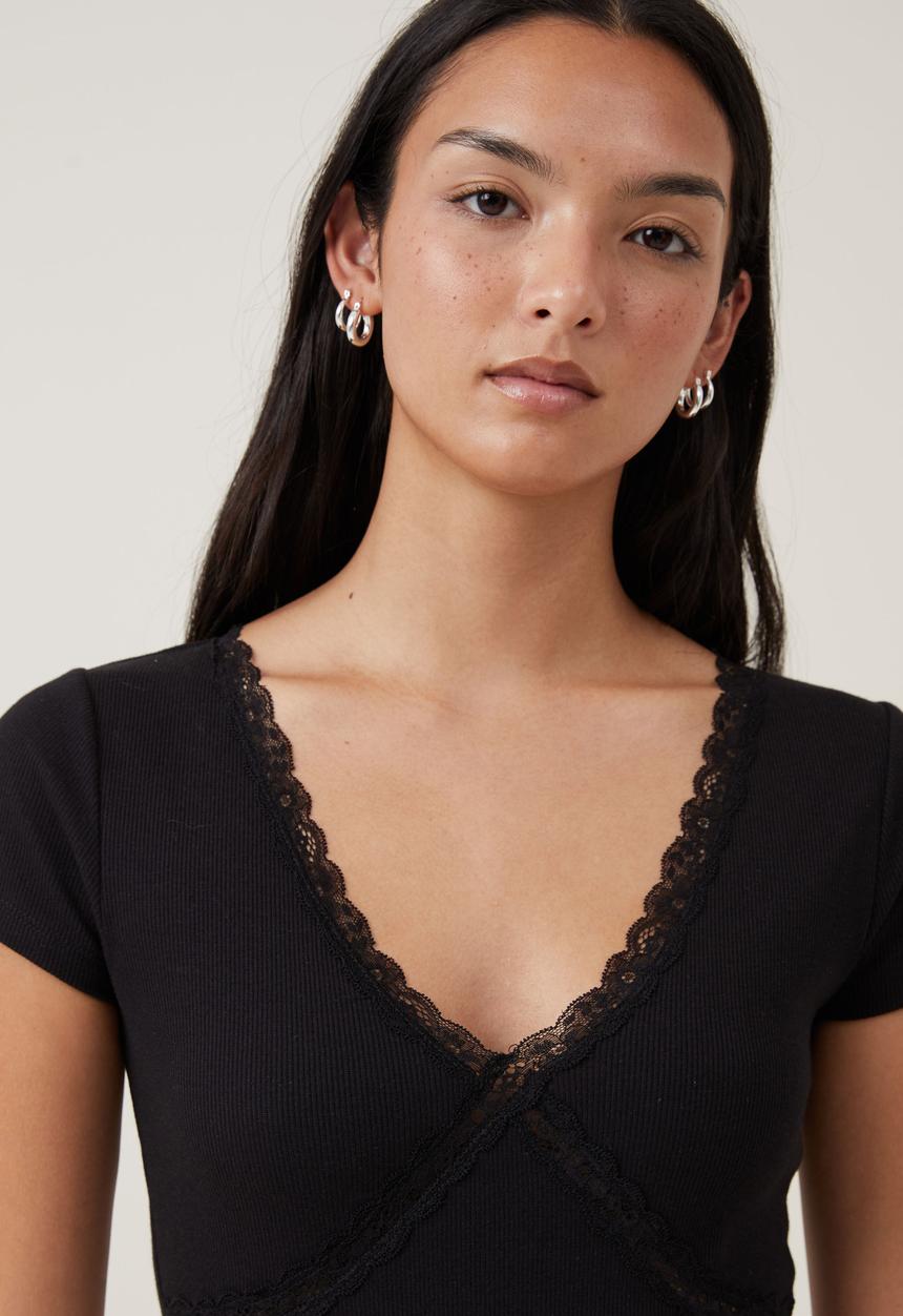 Cotton On - Daisy Lace Trim Tee - Black