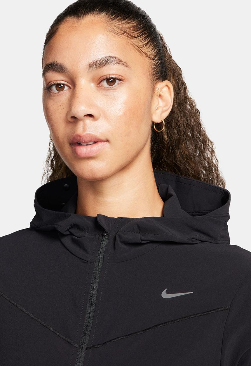 Nike - W nk swift uv jkt - black/reflective silver