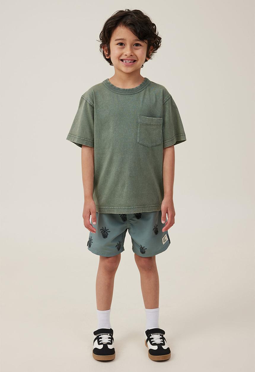 Cotton On - Bailey board short - swag green/pineapples