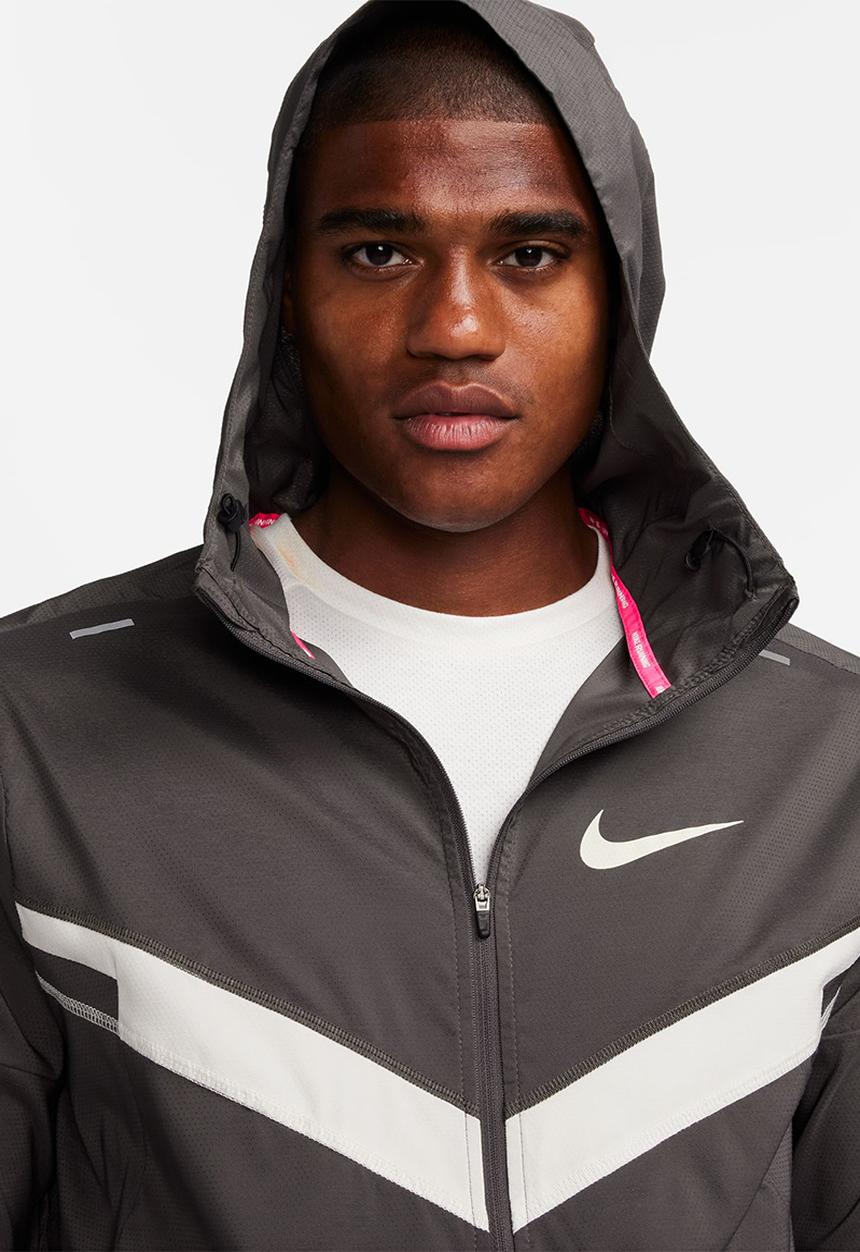 Nike - Repel UV  windrunner jacket HKNE  - grey