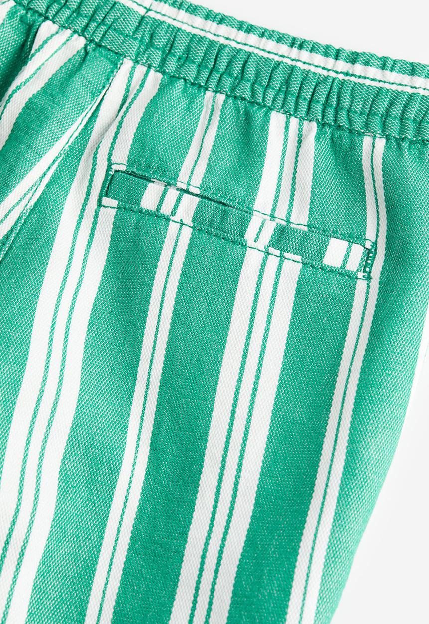 H&M - Loose fit chino shorts - green
