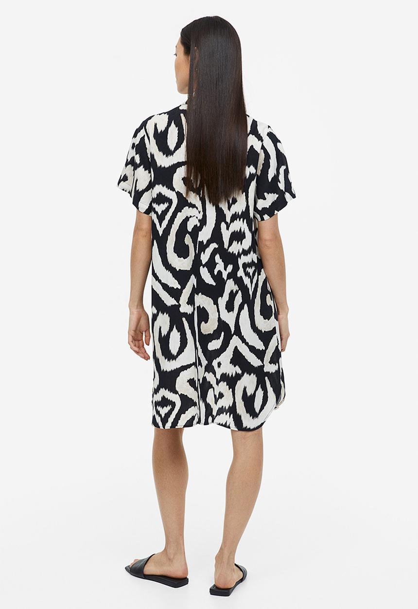 H&M - V-neck tunic - black patterned