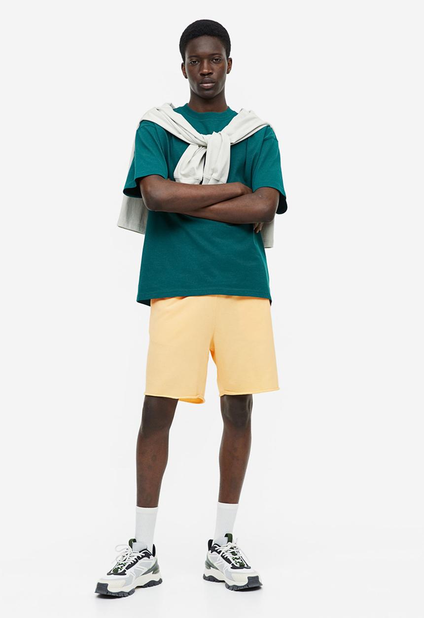 H&M - Regular fit sweatshorts - yellow