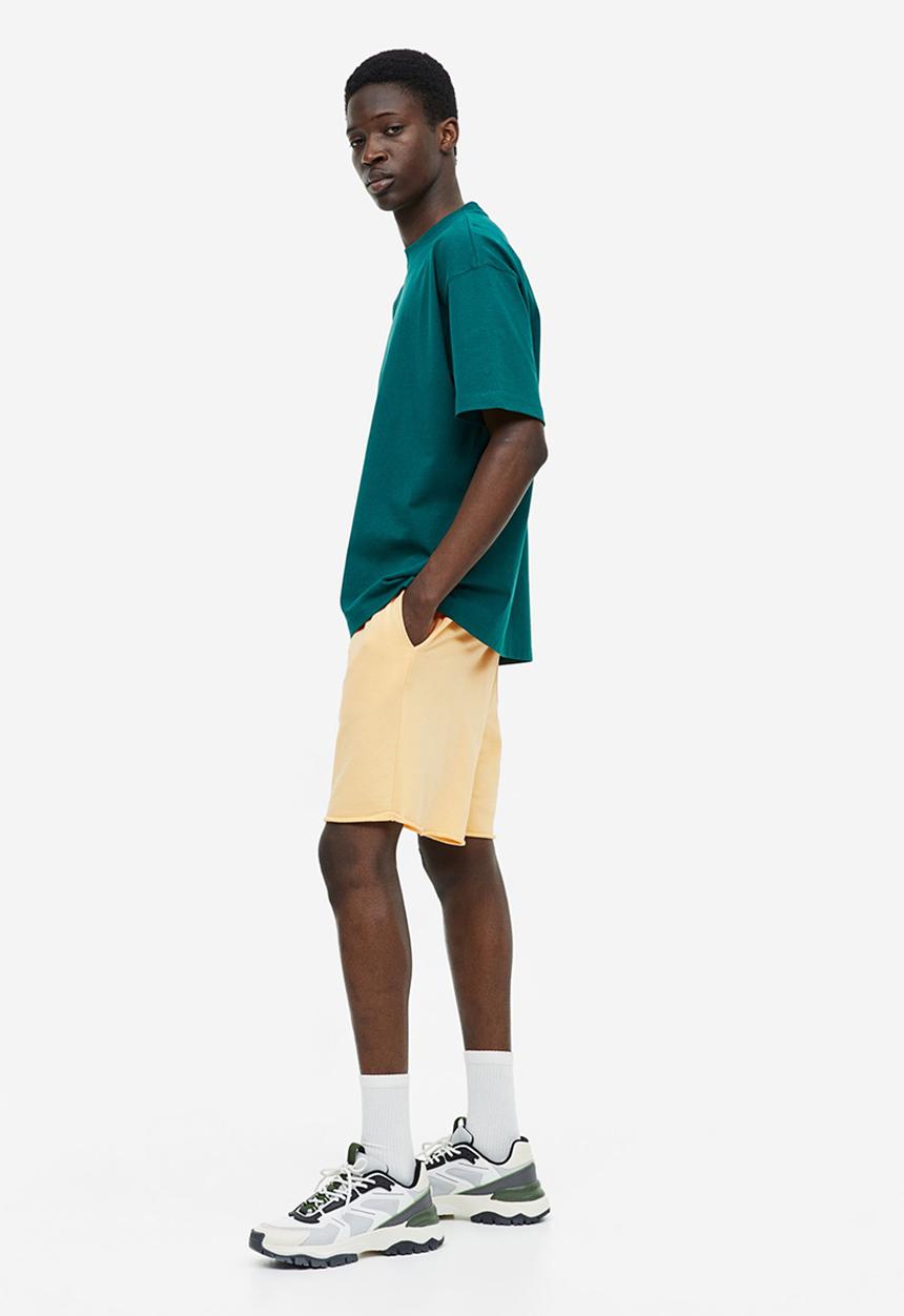 H&M - Regular fit sweatshorts - yellow