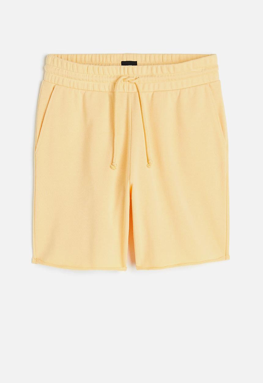 H&M - Regular fit sweatshorts - yellow