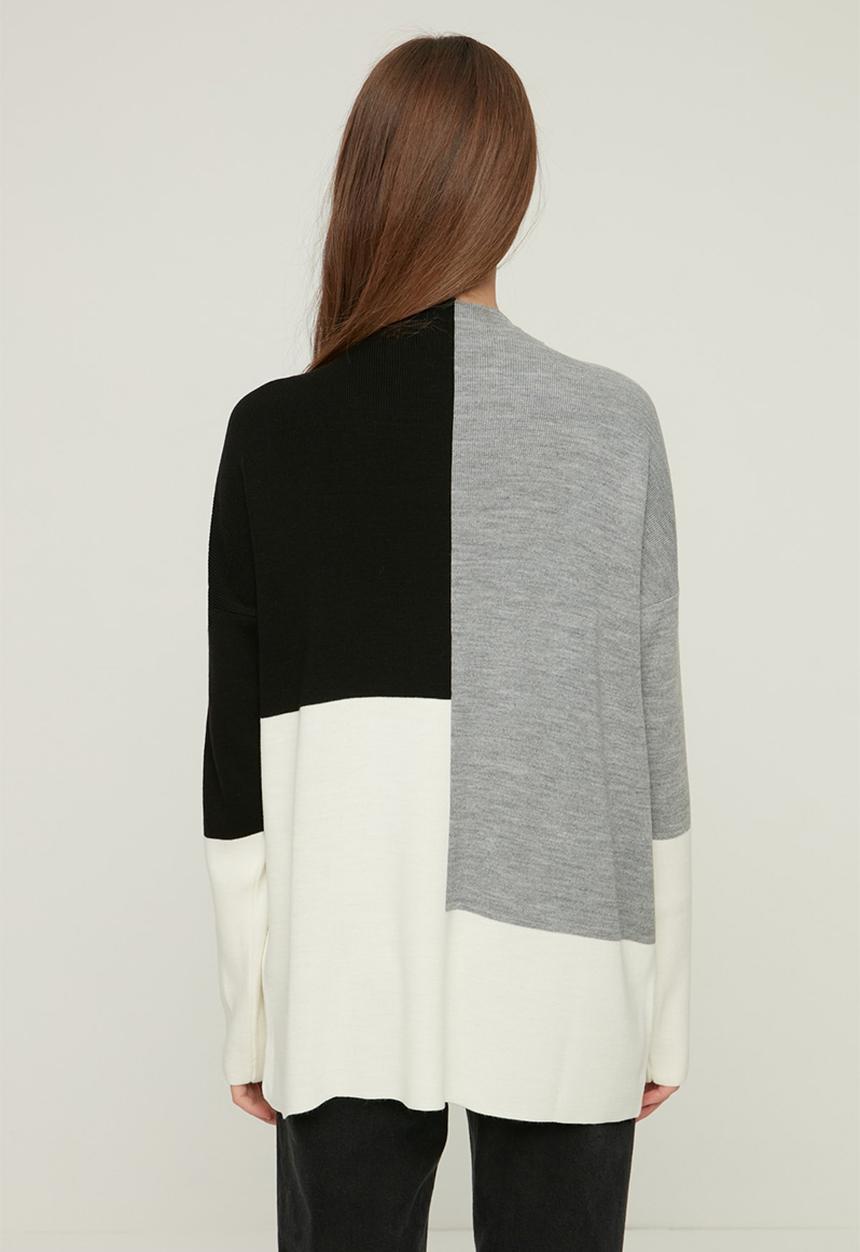 Trendyol - Colourblock stand-up sweater - black