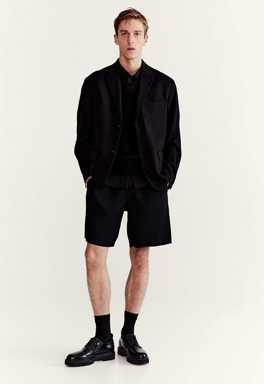 H&M - Regular fit pleated shorts - black