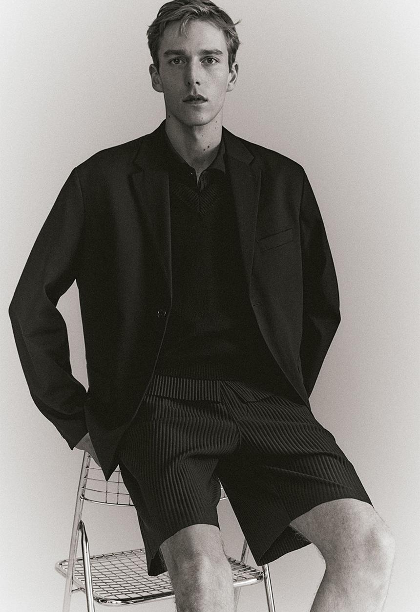H&M - Regular fit pleated shorts - black