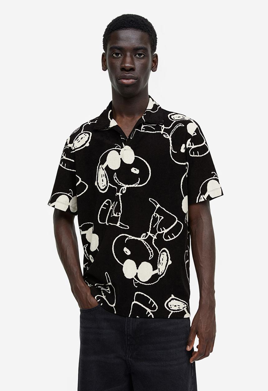 H&M - Regular fit terry polo shirt - black/snoopy