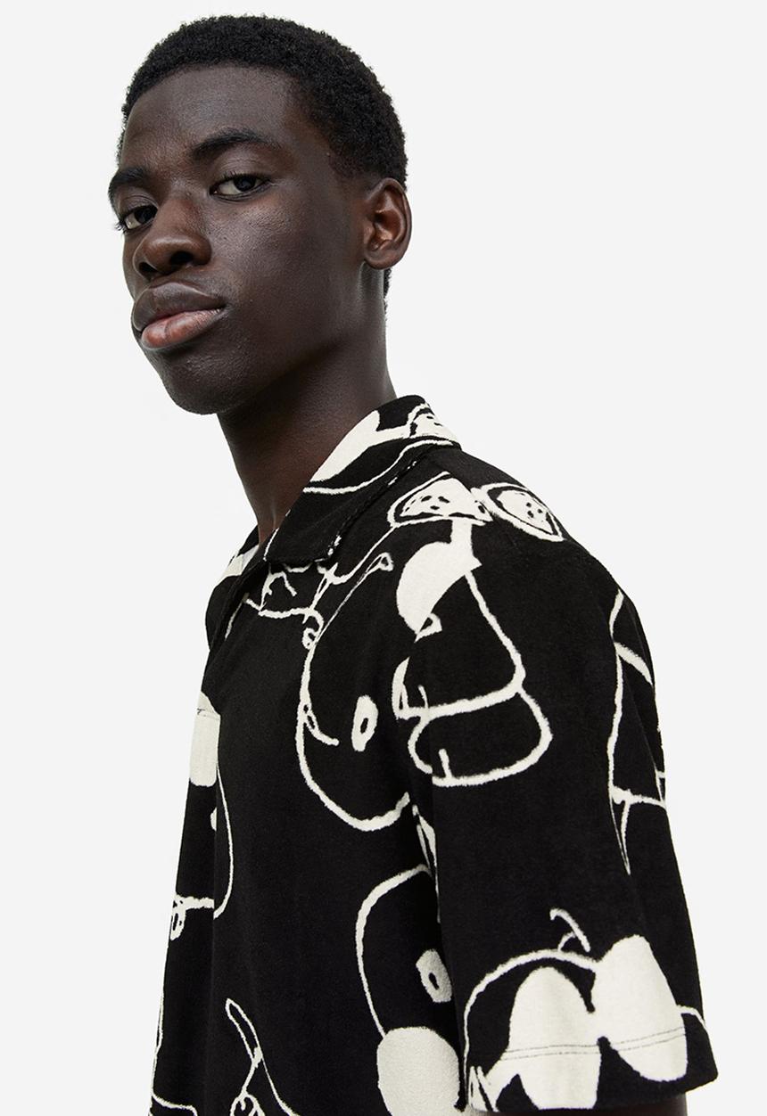 H&M - Regular fit terry polo shirt - black/snoopy