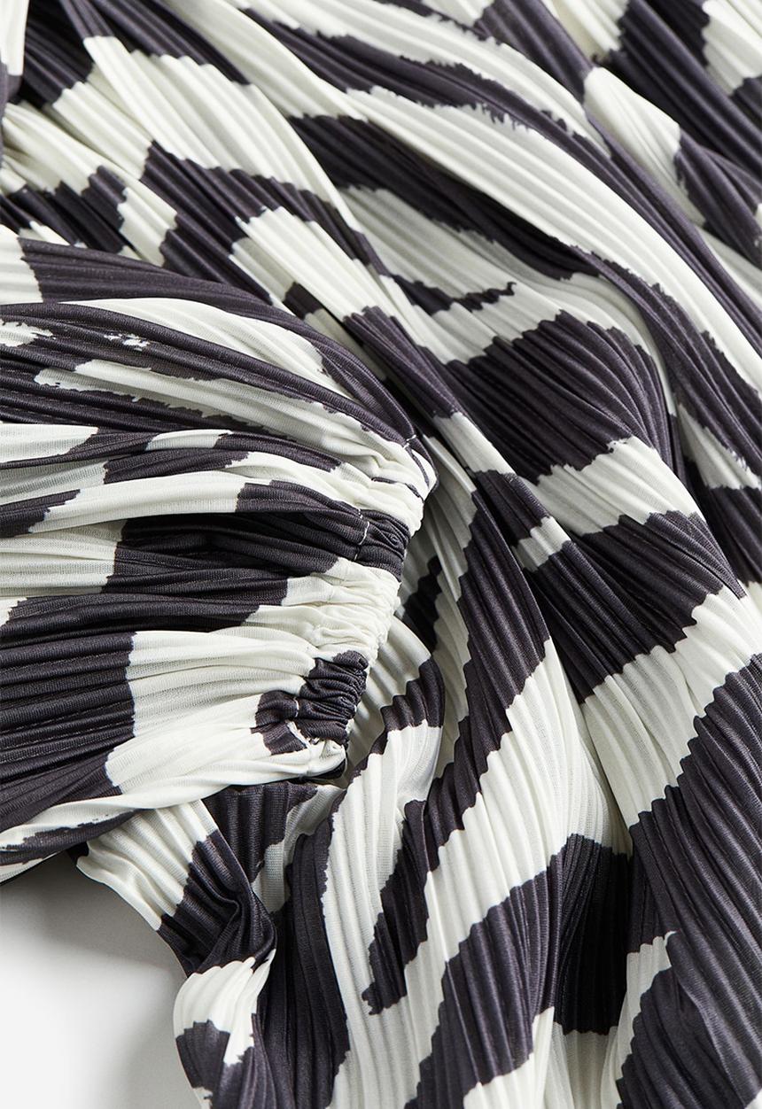 H&M - Pleated jersey dress - dark grey/zebra print