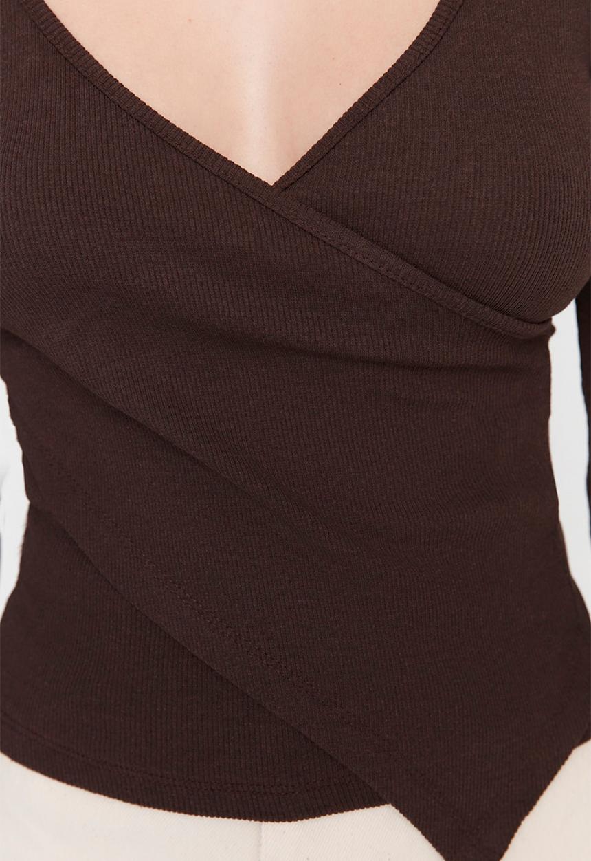 Trendyol - Sleek wrap blouse - bran
