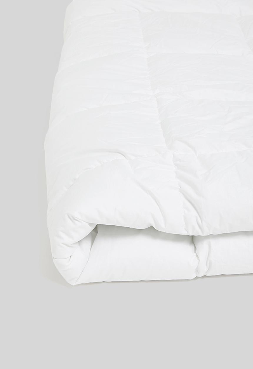 Sixth Floor - Down Alternative Mattress Topper - Cotton Gusset - white