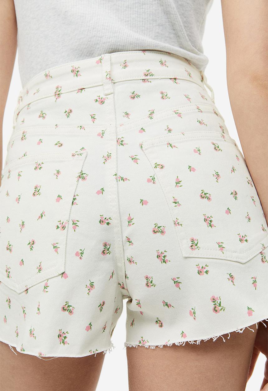 H&M - High-waisted twill shorts - cream floral 