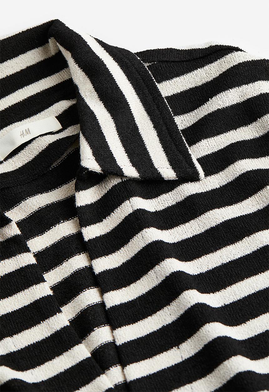 H&M - Collared top - black striped 