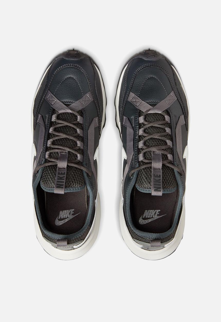 Nike - Tc 7900