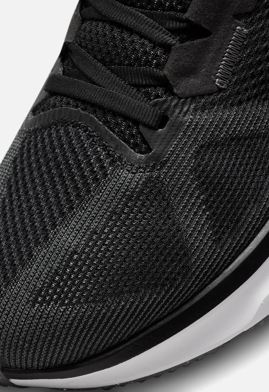 Nike - Nike structure 25 - black/white/iron grey