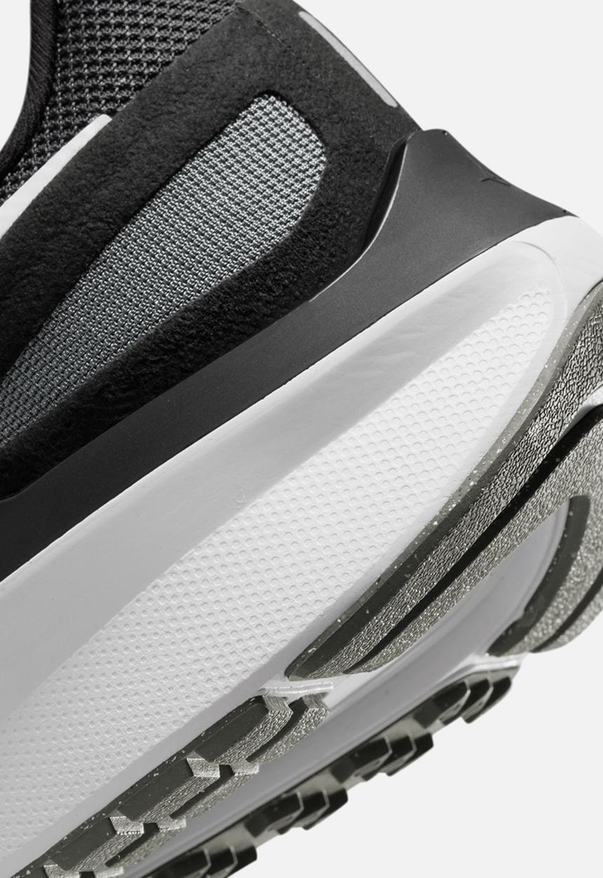 Nike - Nike structure 25 - black/white/iron grey