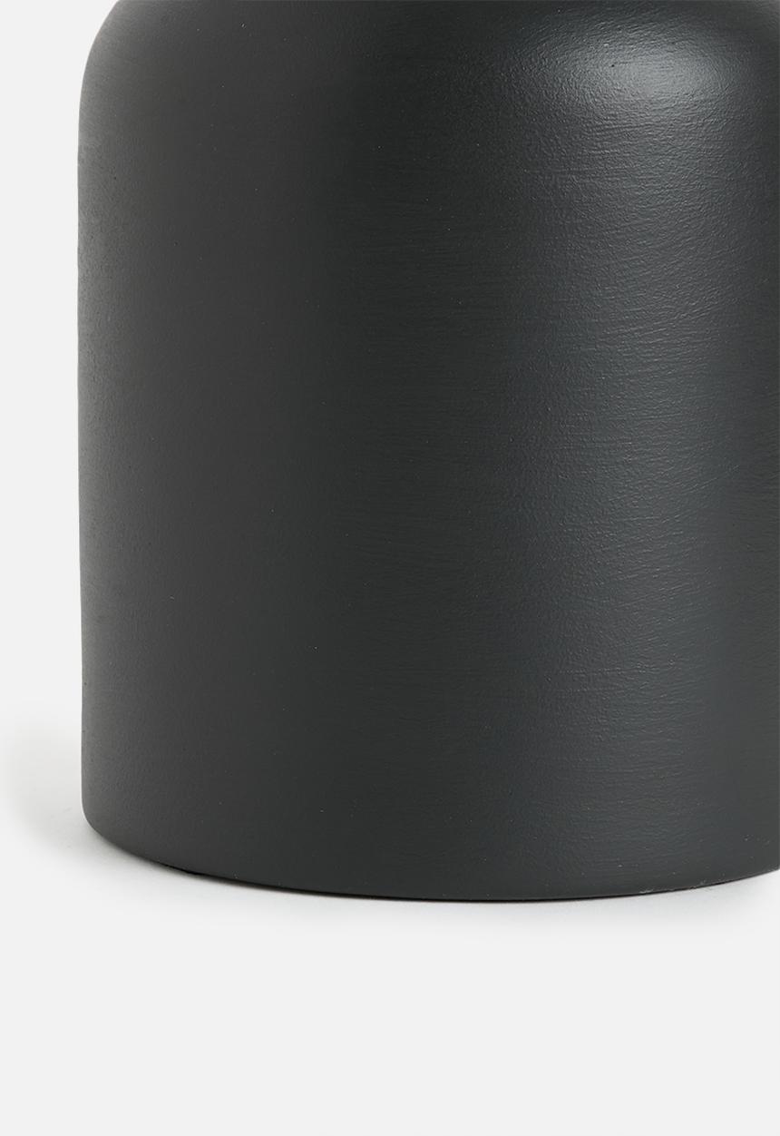 Grey Gardens - Namibia vessel - black