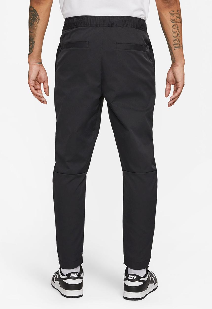 Nike - Club woven tapered leg  pants - black/white