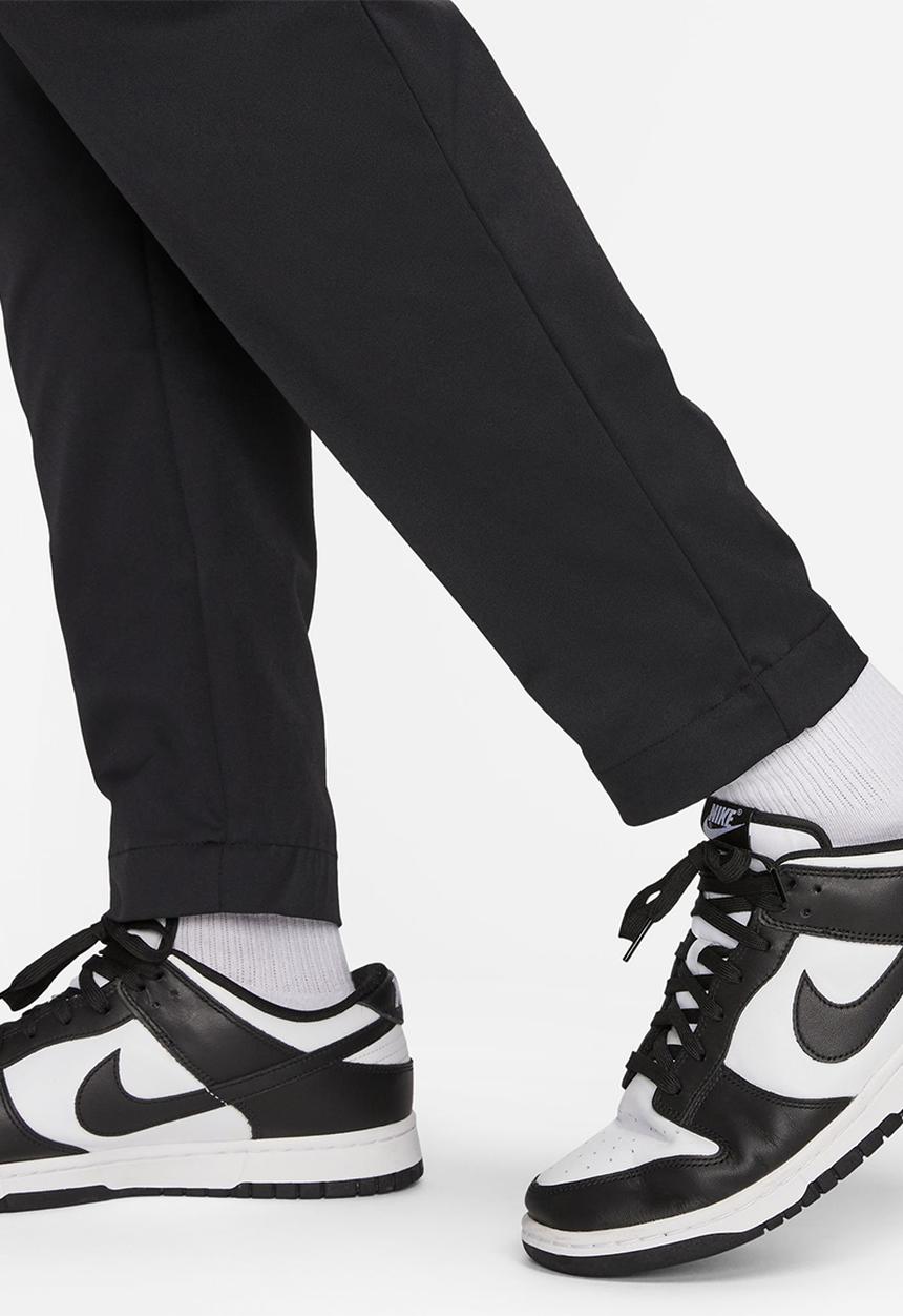 Nike - Club woven tapered leg  pants - black/white