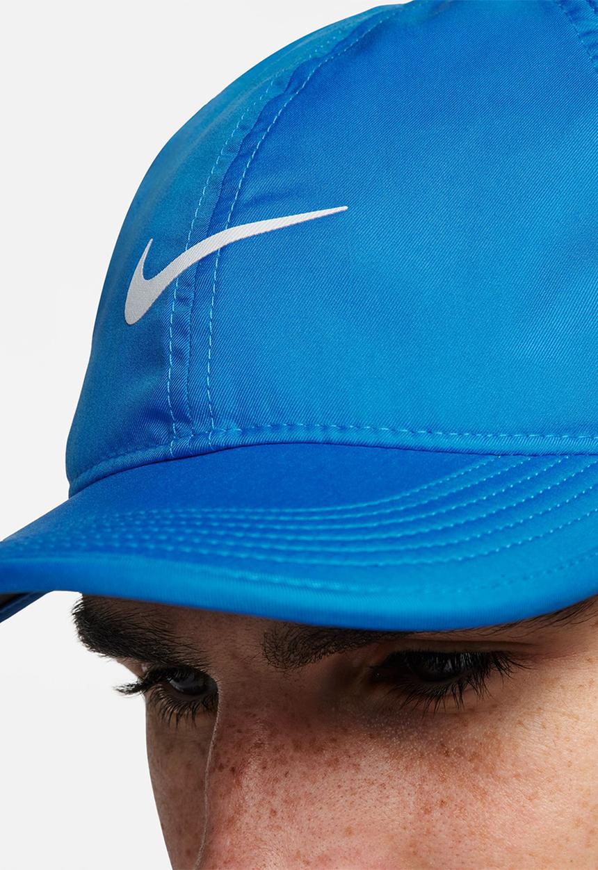 Nike - U nk df club cap unstructured featherlight cap - photo blue/white