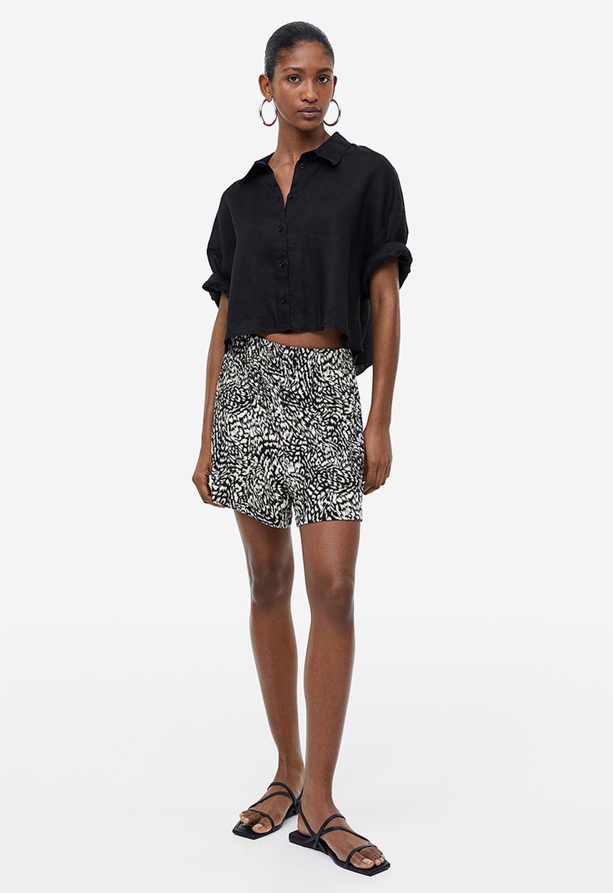 H&M - Crêpe shorts - black patterned