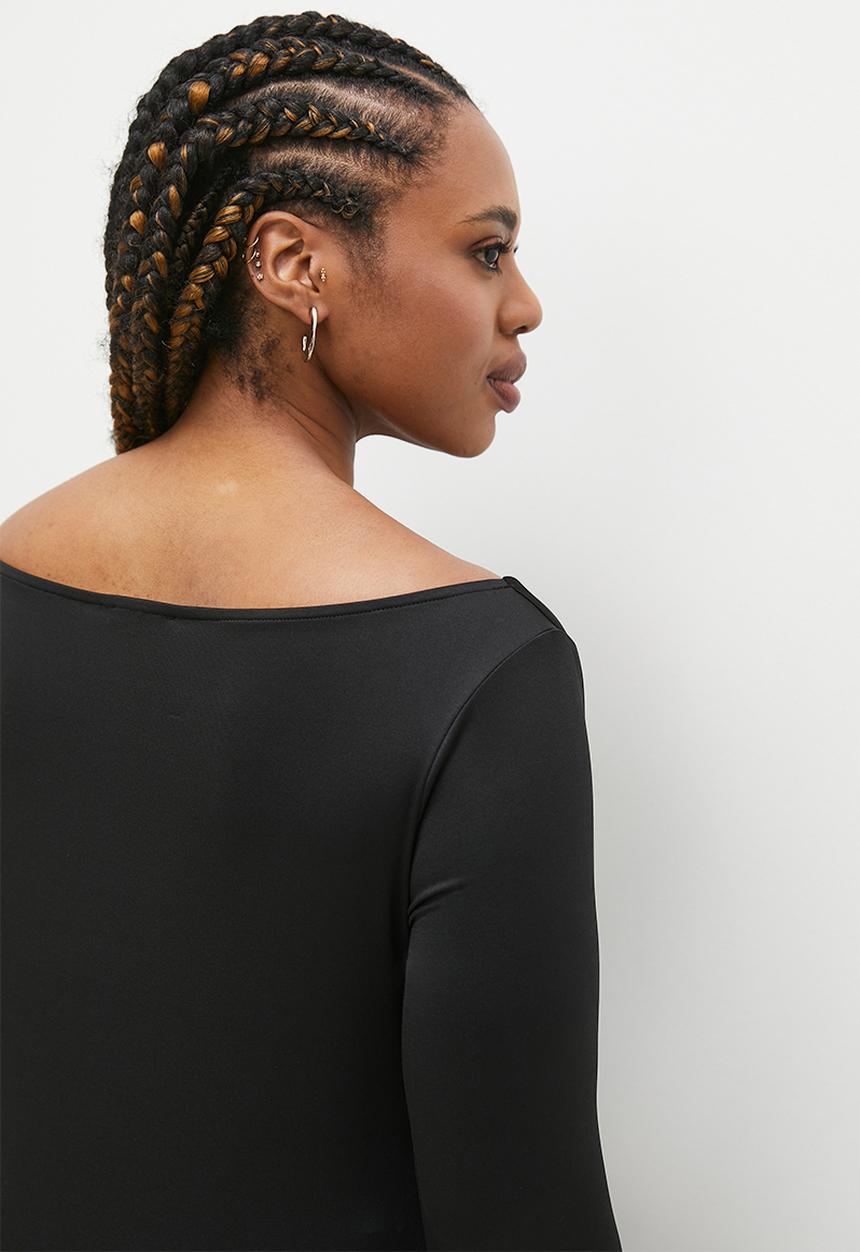edit - Off the shoulder tee -  black 