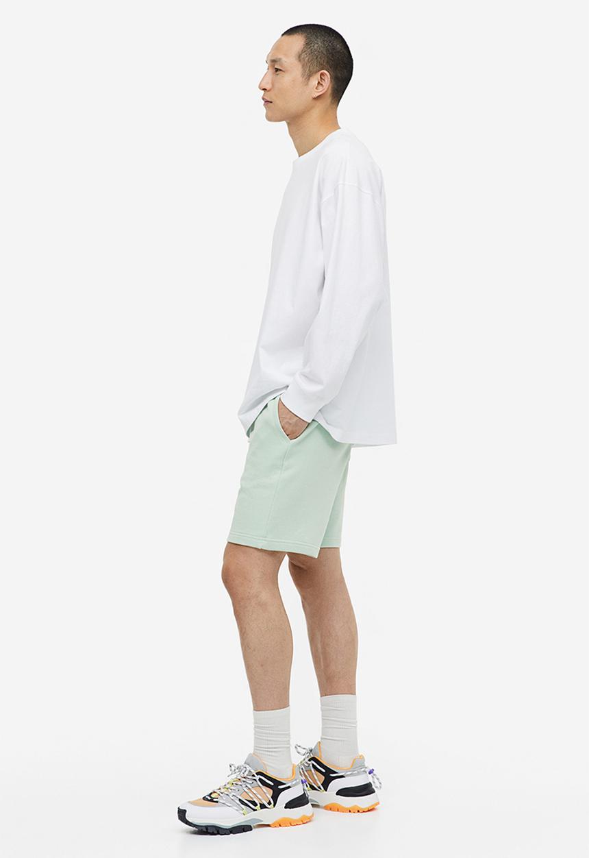 H&M - Regular fit sweatshorts - green