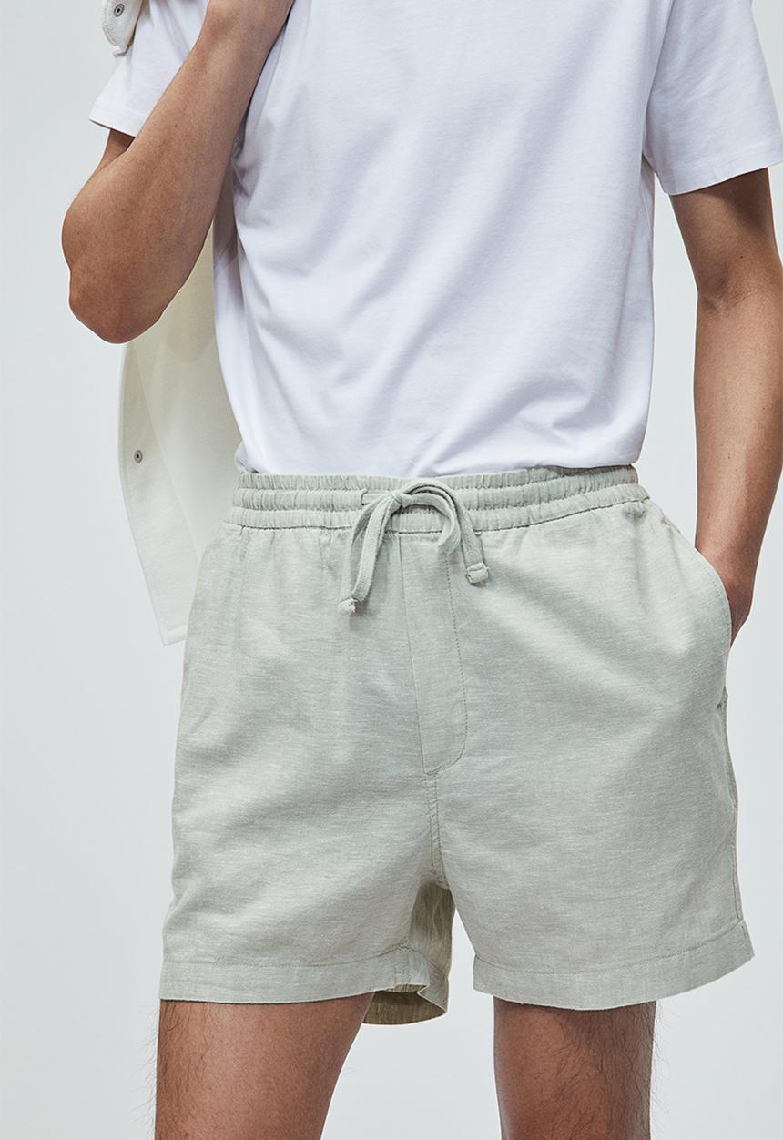 H&M - Regular fit linen-blend shorts - green