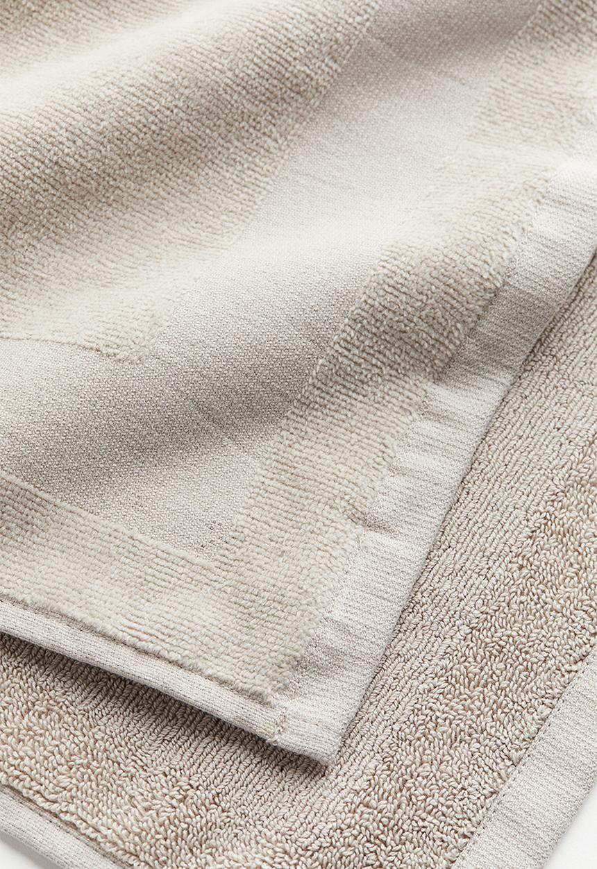 H&M - Velour guest towel - light beige
