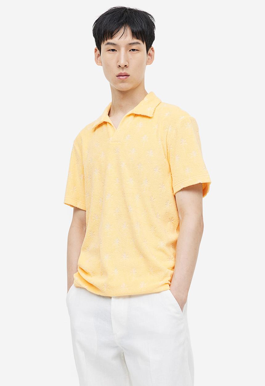 H&M - Regular fit terry polo shirt - yellow/palm trees