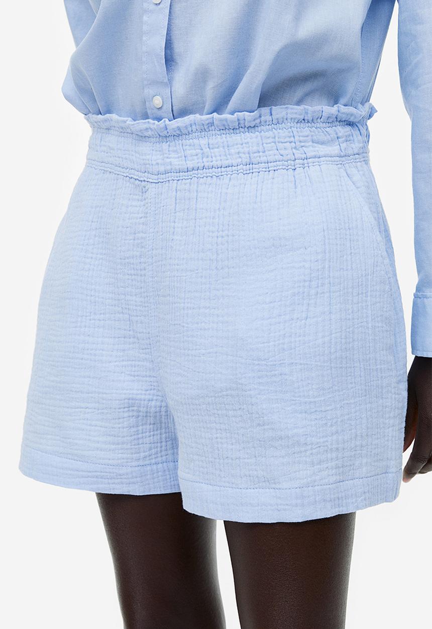 H&M - Crinkled cotton shorts - light blue
