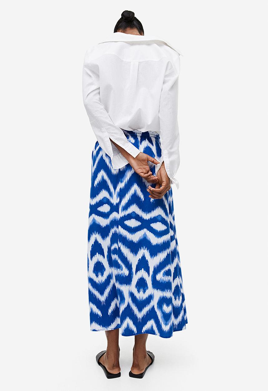 H&M - Flared skirt - bright blue/patterned