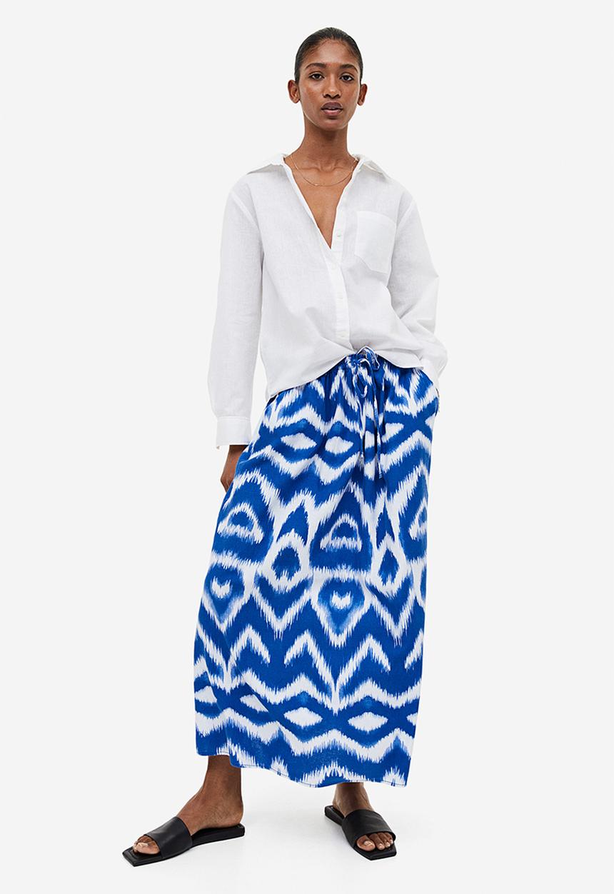 H&M - Flared skirt - bright blue/patterned