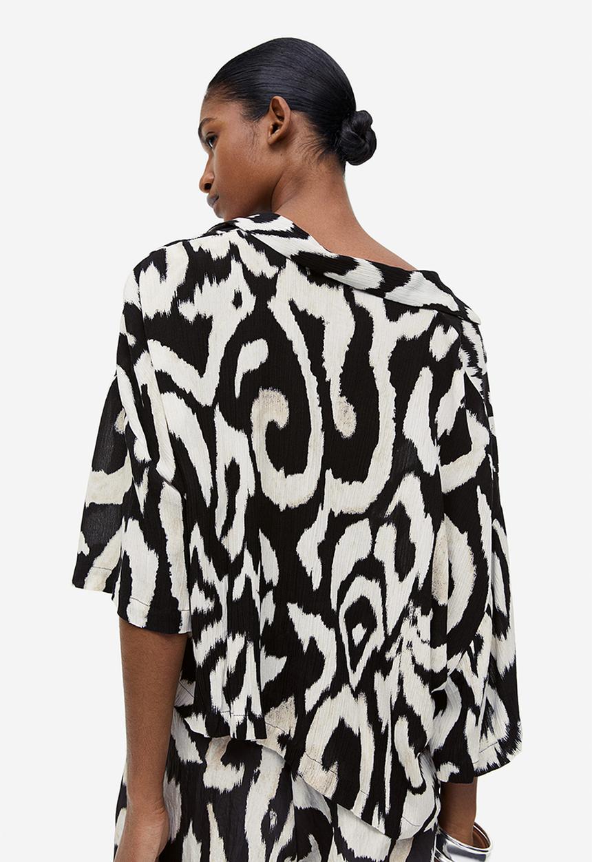 H&M - Oversized resort shirt - black patterned