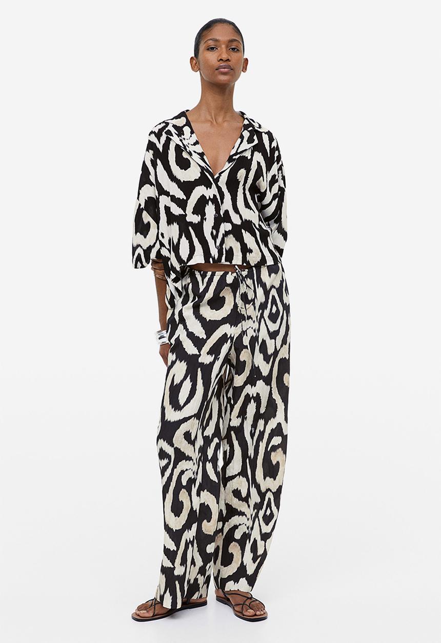 H&M - Oversized resort shirt - black patterned