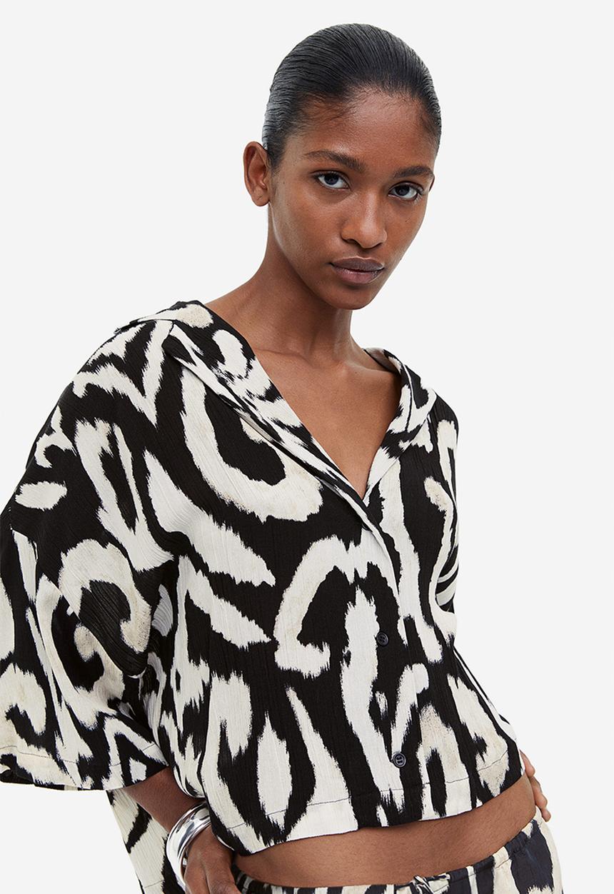 H&M - Oversized resort shirt - black patterned